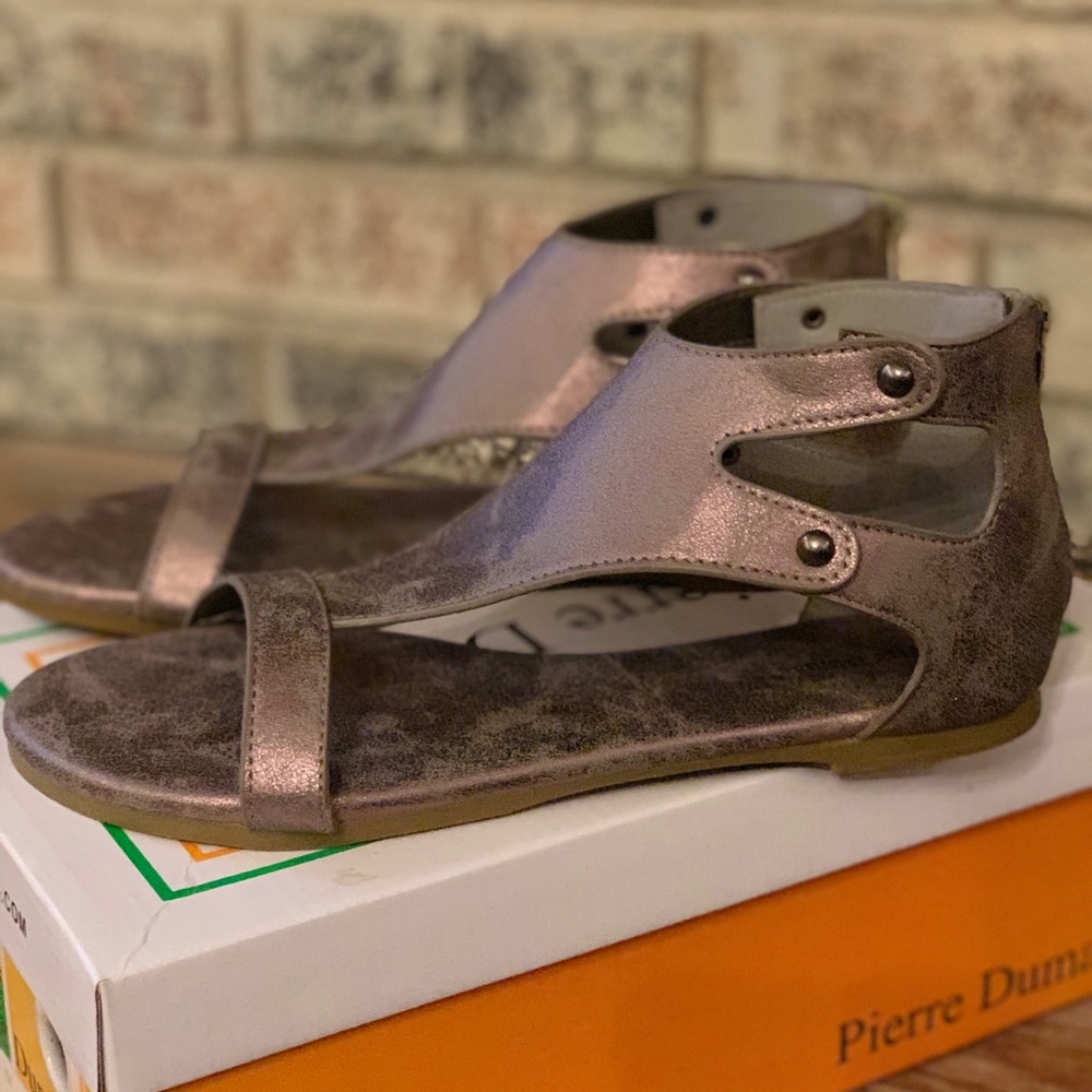 Adele Sandal
